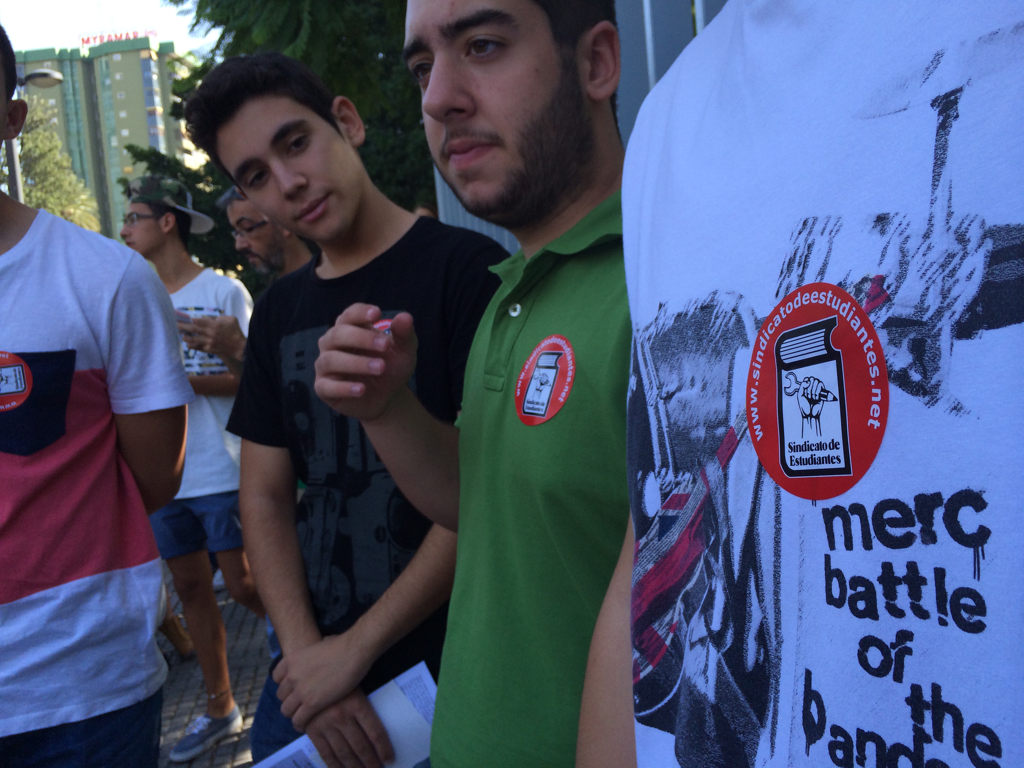  Las manifestaciones han sido también muy numerosas en Barcelona, Málaga y Valencia, según los organizadores.