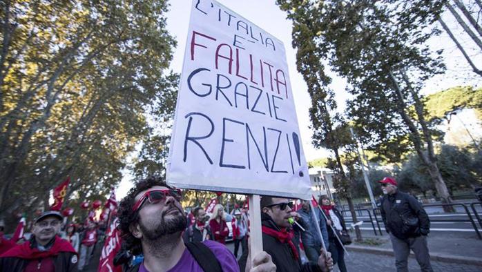 Los manifestantes piden que no se modifique el artículo 18 del estatuto de los trabajadores, una de las modificaciones que quiere implementar la reforma de Renzi. (Foto: EFE)
