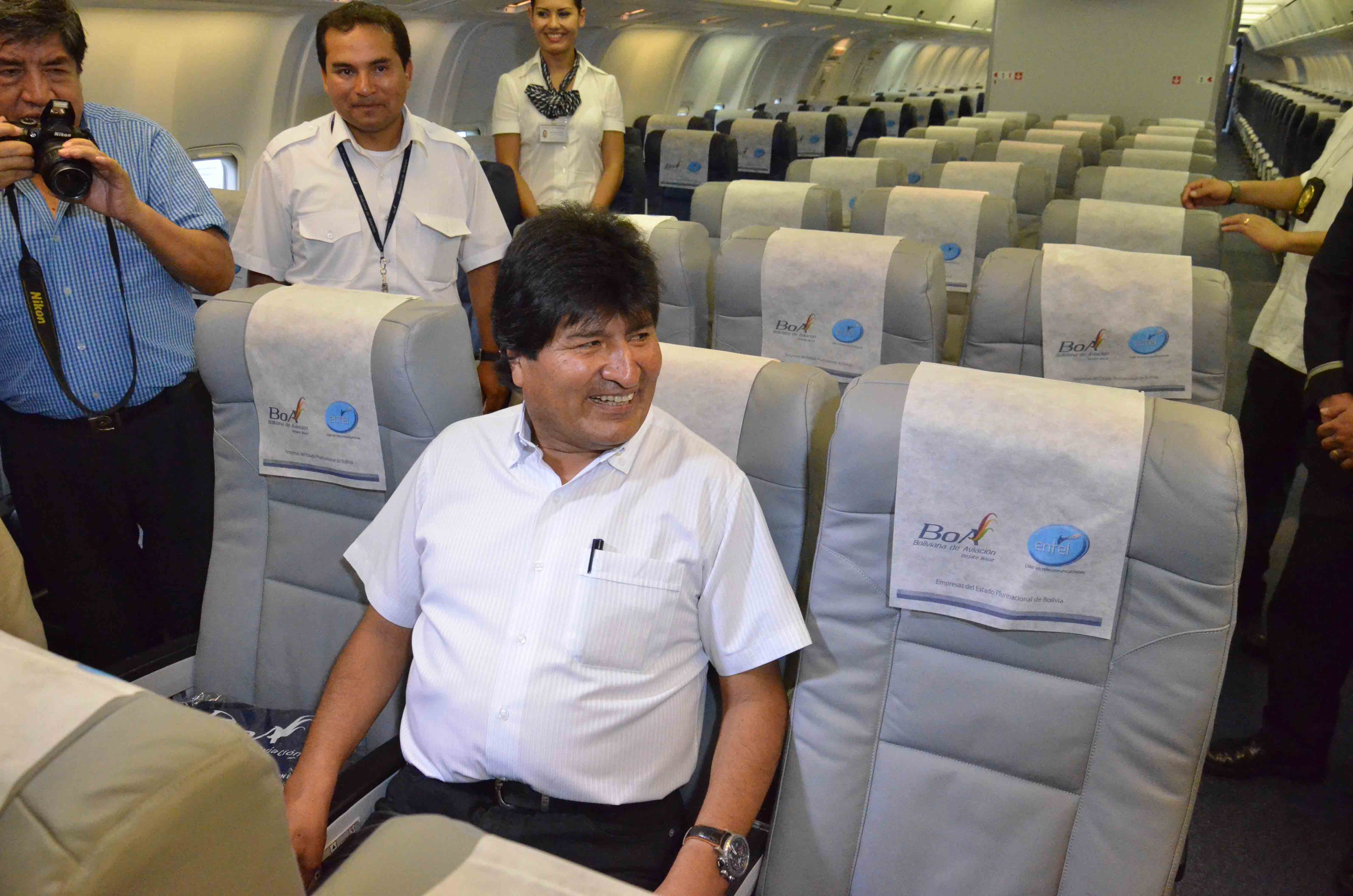 El presidente Evo Morales inaugura en el aeropuerto internacional de Viru Viru de Santa Cruz el primer vuelo trasatlántico de Boliviana de Aviación (BoA) entre esa ciudad y Madrid, España, con avión y tripulación propia. (Foto: ABI)