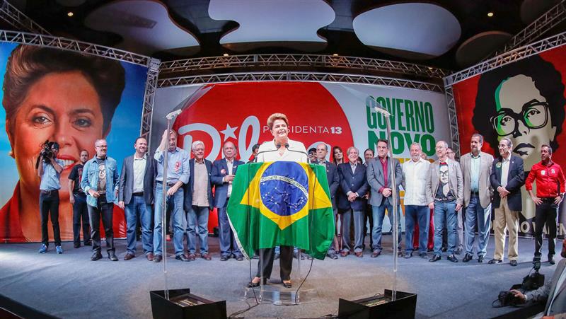 Rousseff fue reelecta este domingo en la presidencia con más del 51% de los votos. (Foto: EFE)