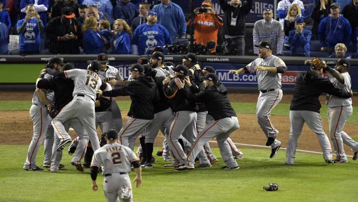 San Francisco se llevó la victoria del Kauffman Stadium y se acreditó su séptima corona en el béisbol norteamericano (Reuters)
