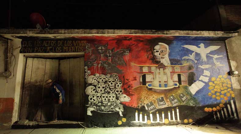 Así decoró un hombre su casa en México por el Día de los Muertos y para exigir que regresen los 43 estudiantes (Foto: Reuters)