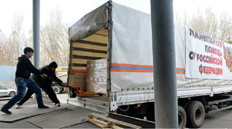 Descarga de la ayuda humanitaria rusa en Donetsk