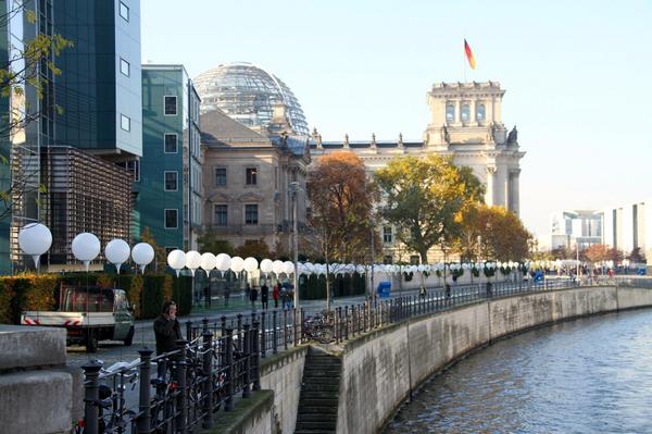 Este domingo se conmemoran 25 años de la caída del Muro de Berlín. (Foto: @rolandoteleSUR)
