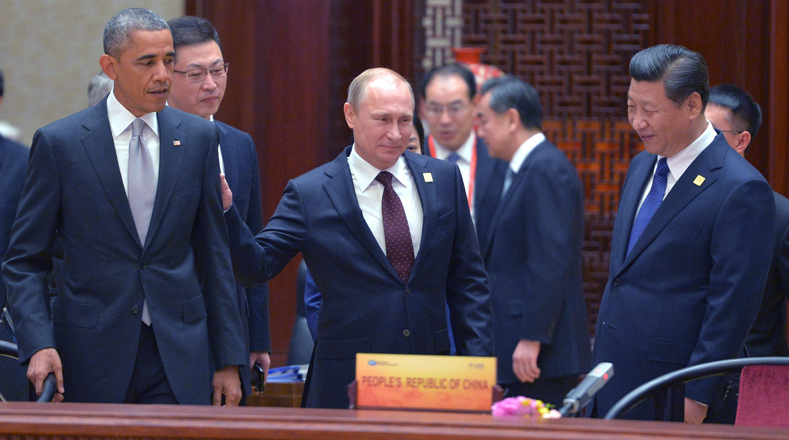 Barack Obama, junto al presidente ruso Vladimir Putin y Xi Jiping. (Foto: EFE)