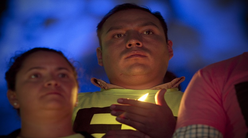 Hombres y mujeres exigen justicia y tienen esperanza de encontrar vivos a los 43 normalistas de Ayotzinapa. 