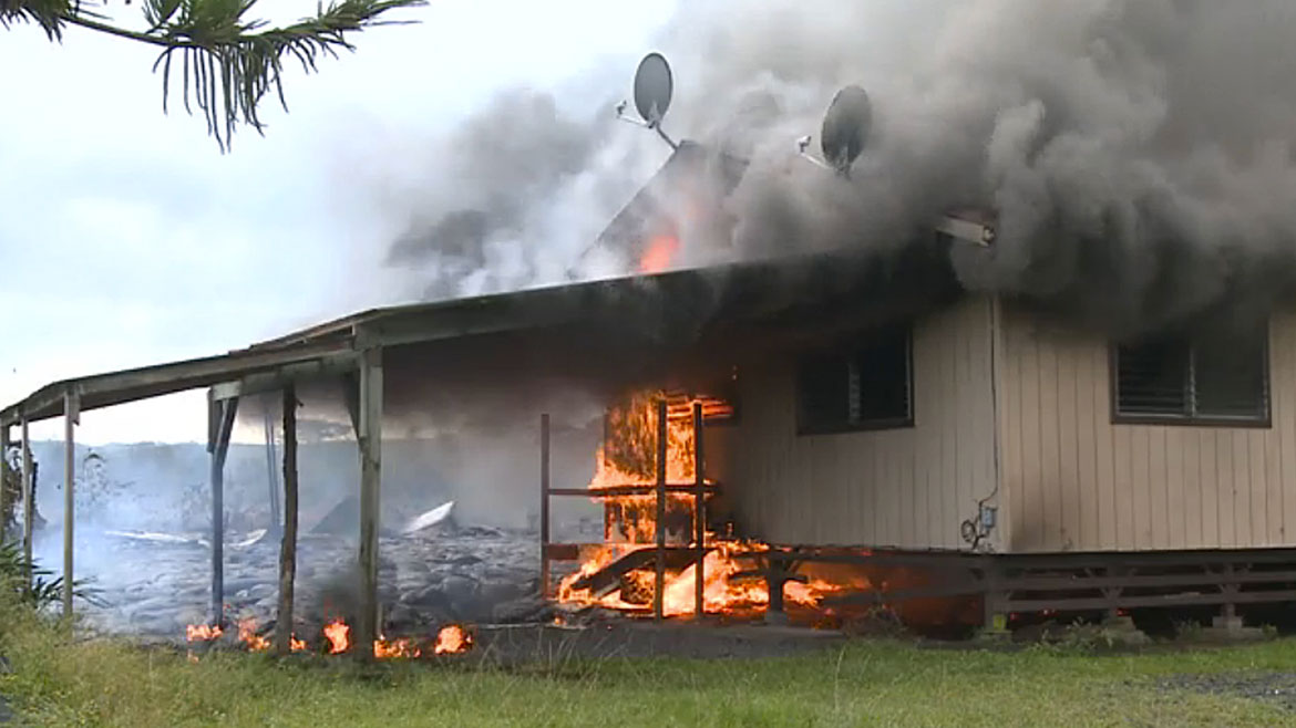 Primera casa destruída por la lava en Pahoa, pueblo de unos mil habitantes de Hawaii.