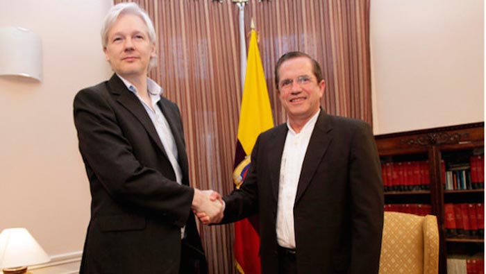 Assange ha sido respaldado por los activistas de Anonymous en manifestaciones de calle, en todo el mundo. (Foto: El Ciudadano- Ecuador)