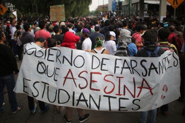 Los integrantes de la caravana realizaron una marcha junto a los habitantes de Oaxaca.