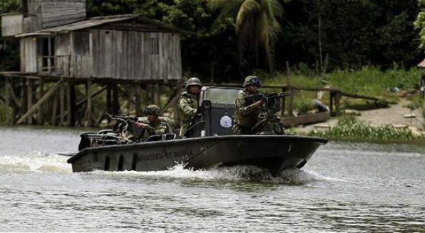 Intensifican búsqueda del General retenido en oeste colombiano