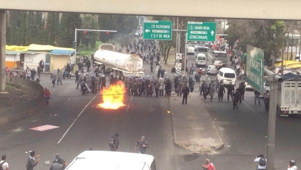 Así se evidencia el ataque de la policía contra los estudiantes mexicanos. (Foto: Archivo ) 