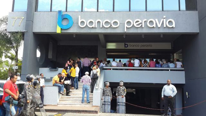 El Banco Peravia está acusado de estafa, enriquecimiento ilícito y lavado de dinero. (Foto:hoy.com.do)