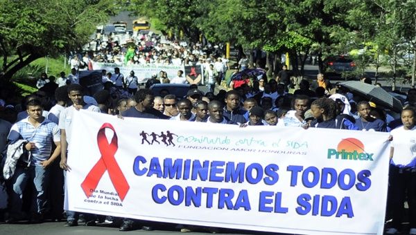 Hondureños marcharon este lunes para exigir tratamientos seguros para unos 22 mil 500  hondureños que viven con el virus
