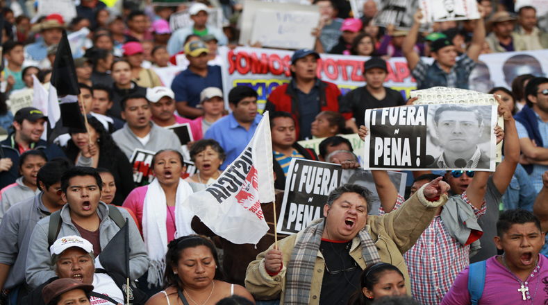 Durante la quinta acción global por los 43 de Ayotzinapa los mexicanos exigieron la renuncia del presidente Enrique Peña Nieto. 
