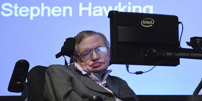 El astrofísico británico Stephen Hawking advierte sobre los peligros para los humanos al crear una inteligencia artificial avanzada.