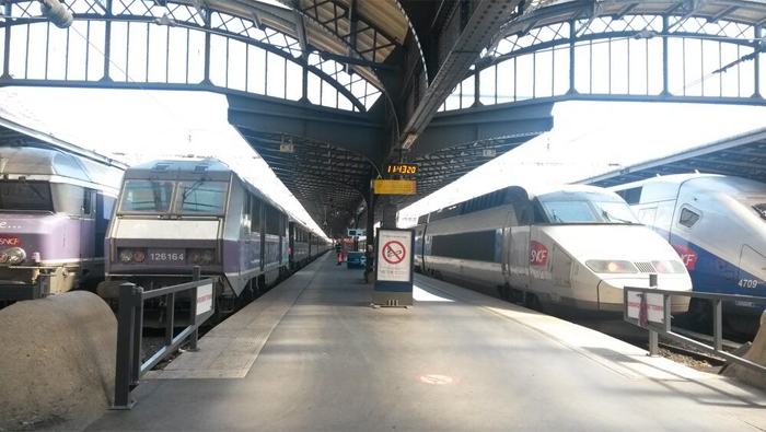 Numerosos afiliados ferroviarios se van a huelga en Francia.