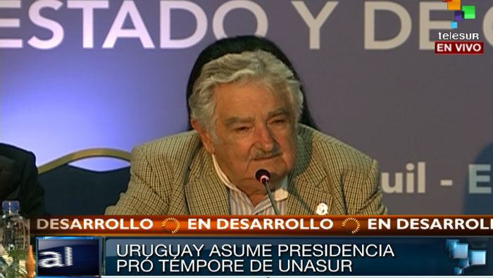 Uruguay recibe de Surinam la presidencia pro témpore de la Unasur.