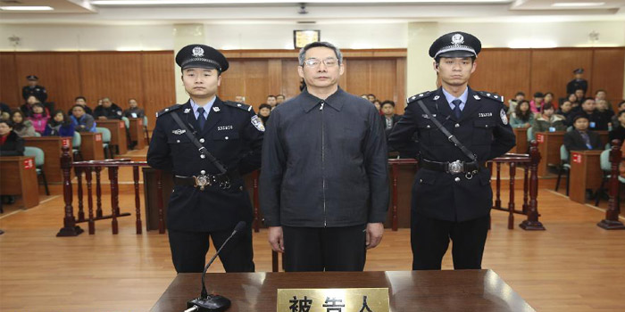 Condenan a ex alto funcionario chino de planificación económica a cadena perpetua.