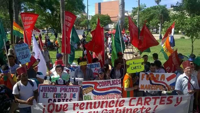Manifestantes exigen al gobierno nacional rectificar con las privatizaciones promovidas por el presidente Horacio Cartes en los últimos meses