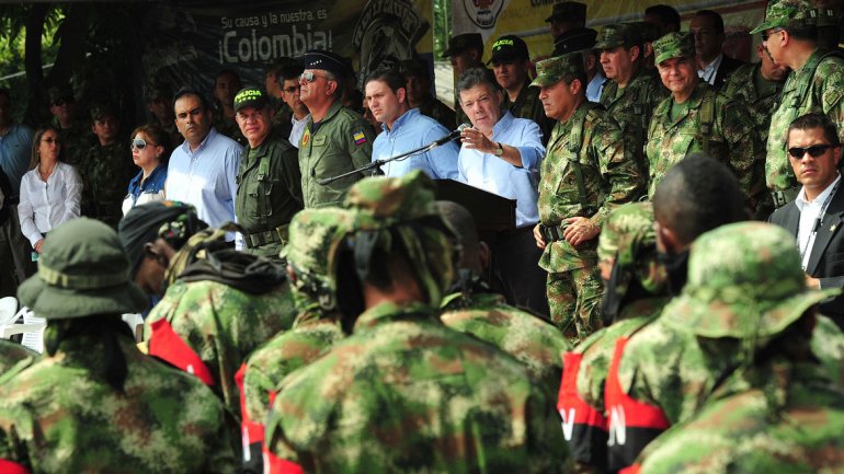 Diálogo con ELN debe darse para conseguir la paz completa en Colombia.