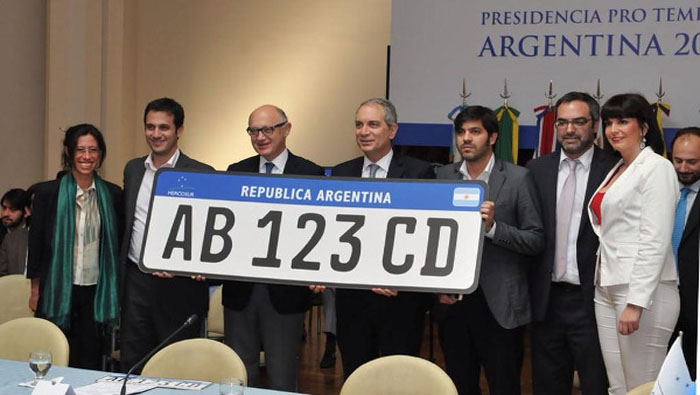 La placa común del Mercosur permitirá luchar contra los delitos de robo de vehículos, la trata de personas y el narcotráfico.