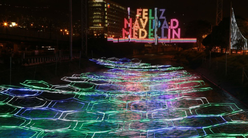 En Medellín (Colombia) realizan el Festival de las Luces, cuyo ritual de encendido se realizó el pasado 29 de noviembre.