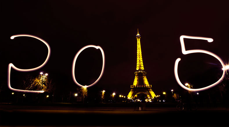 Francia celebra frente al Torre Eiffel el año nuevo.