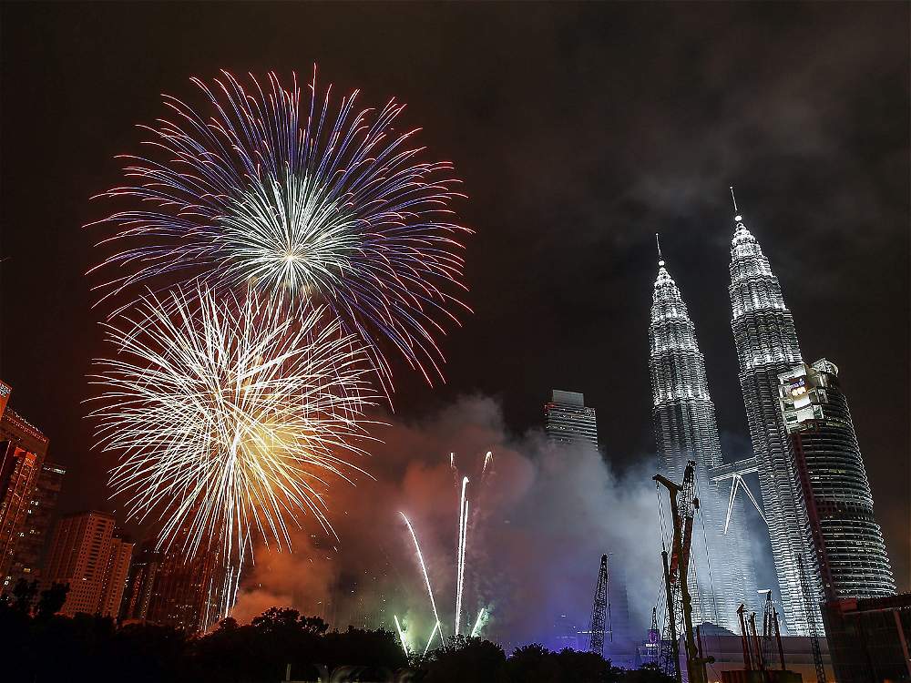 Malasia desplegó un espectáculo de luces durante la víspera de fin de año