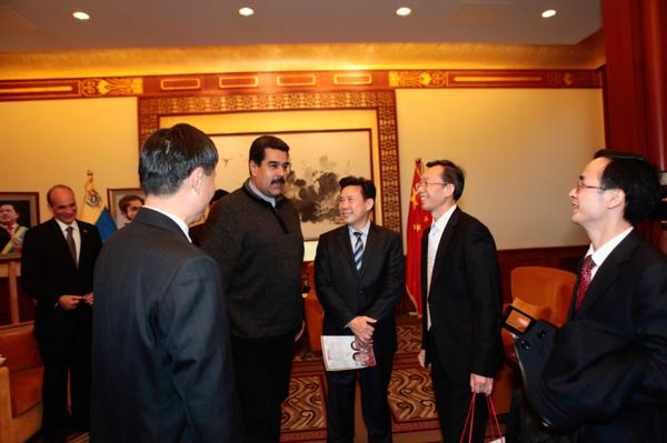 Nicolás Maduro recalcó el potencial de Venezuela tras sostener una reunión con su homólogo chino en Beijing.