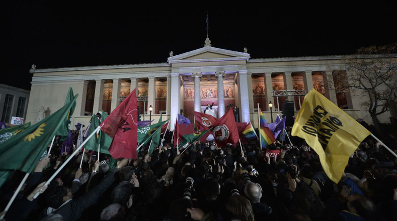 “Esta victoria es también la de todos los pueblos de Europa que luchan contra la austeridad que destroza nuestro futuro común", dijo Alexis Tsipras, ante miles de seguidores en la celebración de su victoria en la Universidad de Atenas.