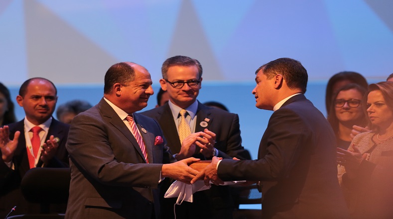 El presidente de Ecuador, Rafael Correa recibió de manos del mandatario de Costa Rica, Luis Guillermo Solis, la presidencia pro témpore de la CELAC.