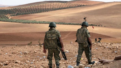 Las fuerzas kurdas siguen combatiendo al Estado Islámico a las afueras de Kobane.
