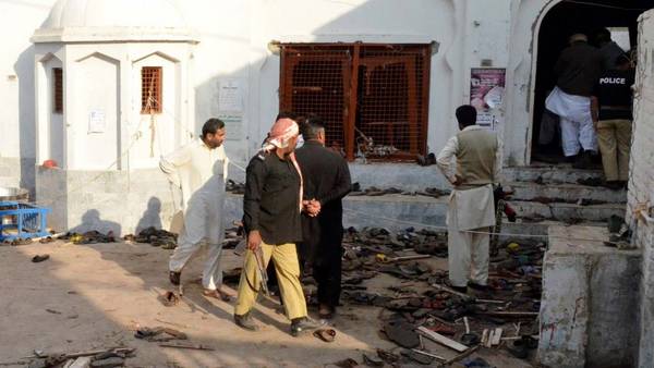 El atentado se registró durante la oración del viernes, día sagrado de los musulmanes.