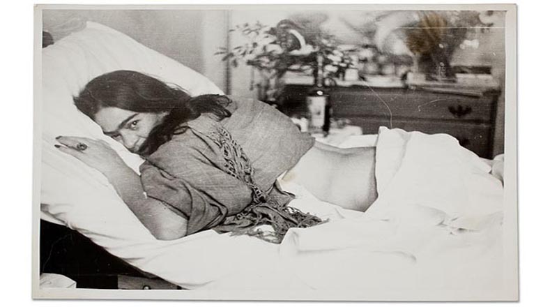 Frida Khalo en momentos de reflexión y soledad.