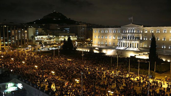El tiempo de que Grecia se arrodille y tenga gobiernos sumisos ha terminado”, era una de las consignas.
