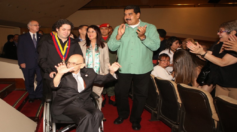 Abreu fue ovacionado este sábado en la celebración del 40 aniversario del sistema, en un acto que se realizó en el Teatro Teresa Carreño de Caracas (capital).
