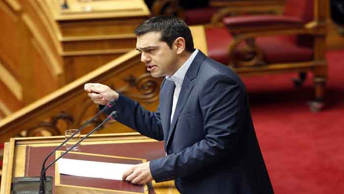 Alexis Tsipras anunció que para el 2016 se restablecerá de forma gradual el sueldo mínimo a 750 euros mensuales.