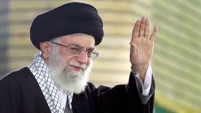 El Ayatolah Ali Khamenei espera que los negociadores iraníes logren que Estados Unidos retiren las sanciones contra el país persa.