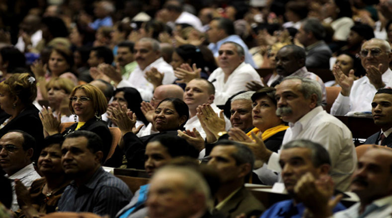 Entre aplausos y consignas Cuba rindió homenaje a los héroes