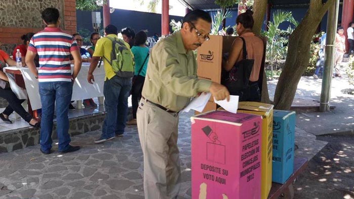 20 mil elementos entre soldados y policías custodian los comicios electorales en El Salvador.