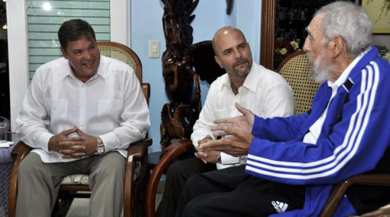 El líder de la Revolución Cubana expresó sentirse feliz ante el encuentro.