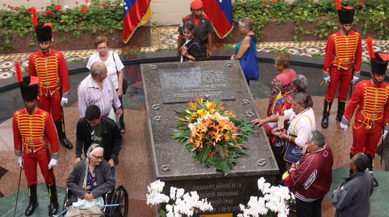 El pueblo venezolano visitó este jueves el Cuartel de la Montaña para rendir homenaje al Comandante Chávez.