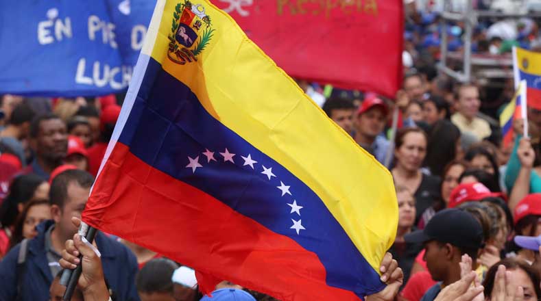 Los símbolos patrios fue lo que más resaltó en la manifestación, donde gritaban "Venezuela se respeta" 
