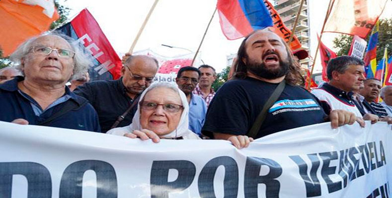  Organizaciones sociales, sindicales, juveniles, estudiantiles y políticas de Argentina estuvieron presentes en la marcha.