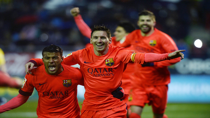 Messi celebra junto a Rafael Alcántara uno de sus goles de la jornada.