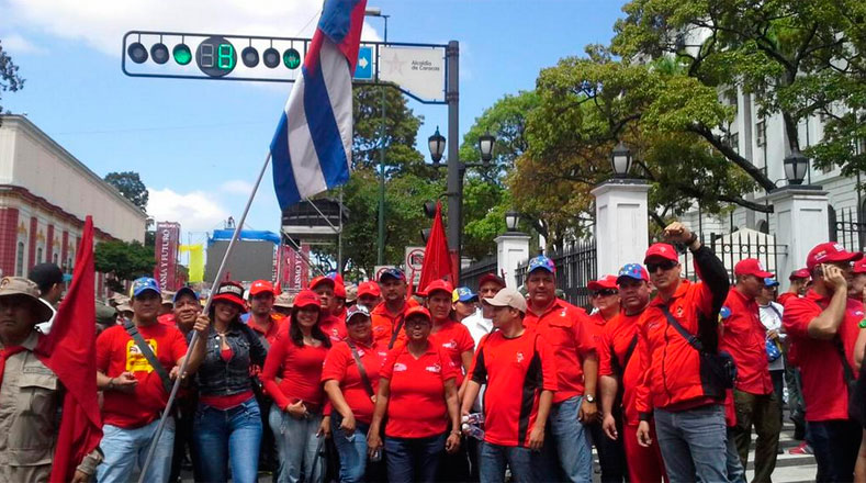 La concentración comenzó a formarse desde horas muy tempranas y respaldó a la Revolución Bolivariana. 