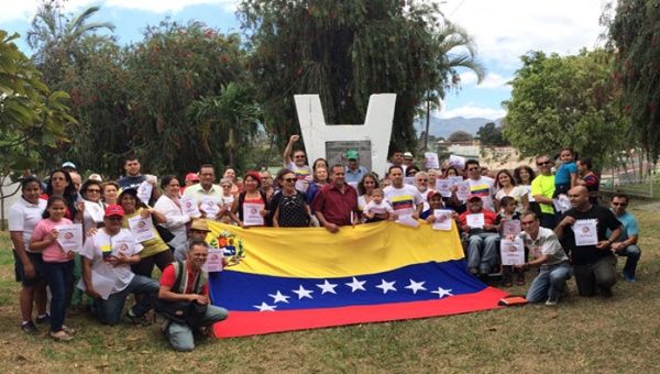 En Costa Rica, cientos de manifestantes expresaron su respaldo al proyecto ideado por el Comandante Hugo Chávez