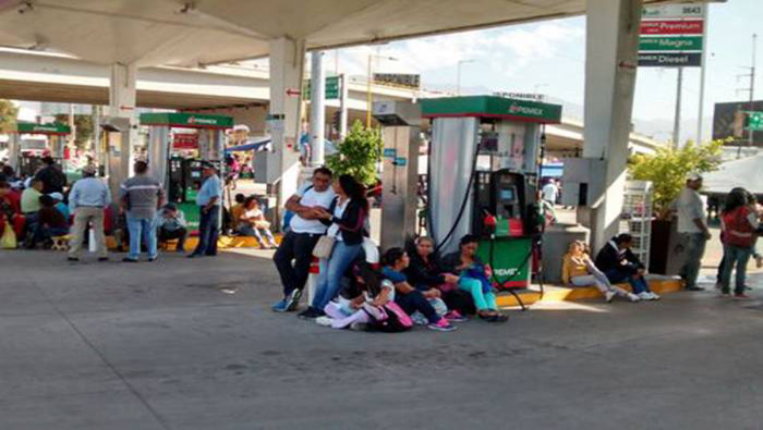 Maestros de la sección 22 del Sindicato Nacional de Trabajadores de la Educación (SNTE-CNTE) en Oaxaca, iniciaron paro de 24 horas y la toma de gasolineras.
