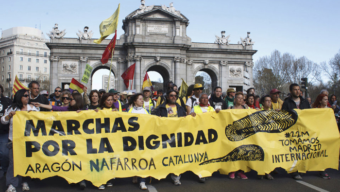 Bajo el lema Pan, Techo y Trabajo, España se moviliza nuevamente contra la crisis social.