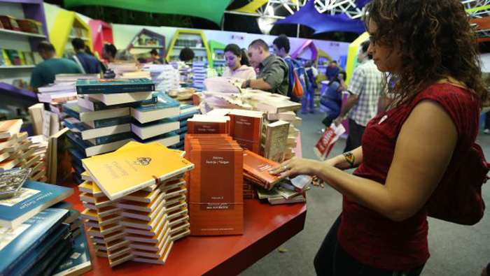 Libros cubanos son los más vendidos en la Filven2015.  Puerto Rico es el país invitado.